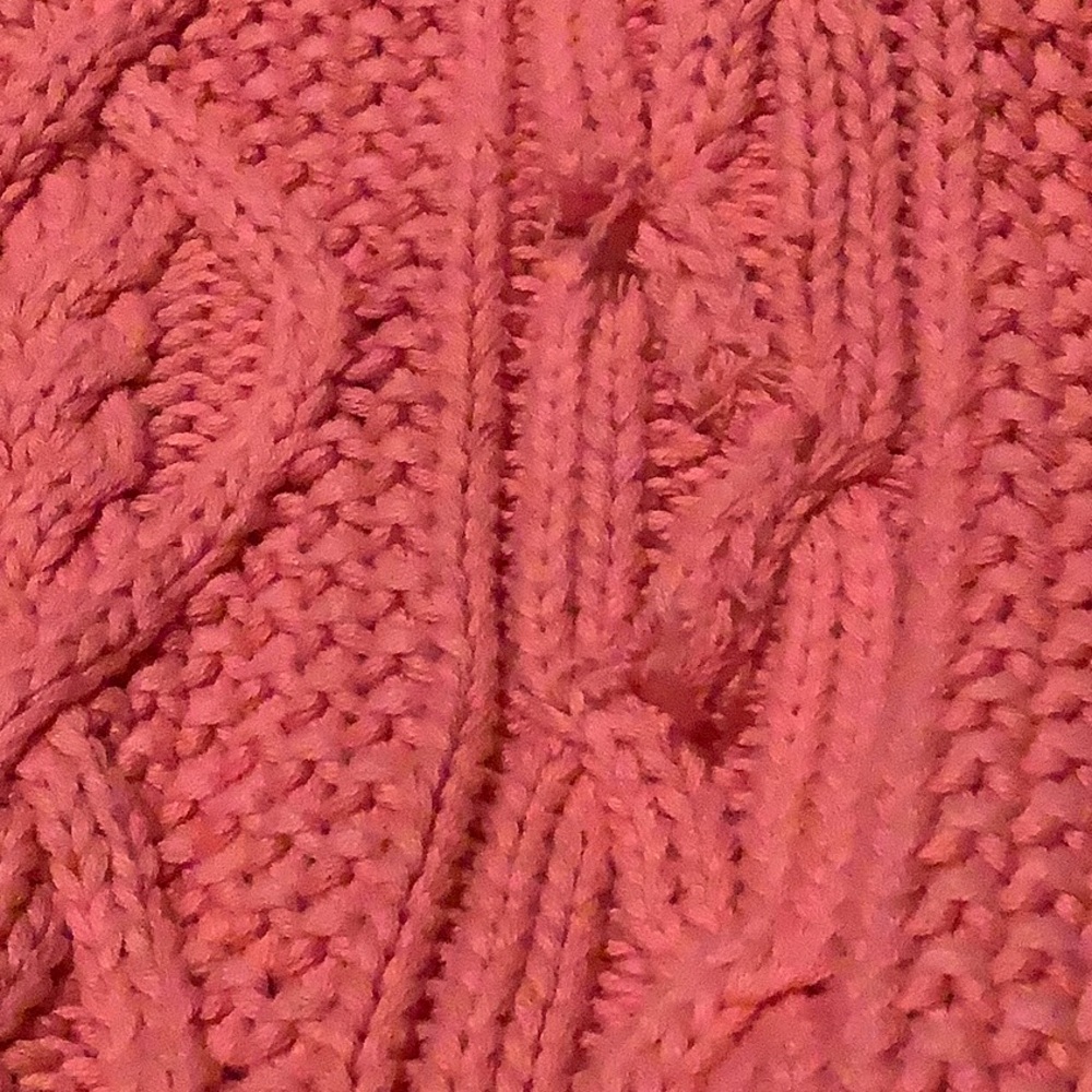 A turtleneck sweater - Picture 6 of 7